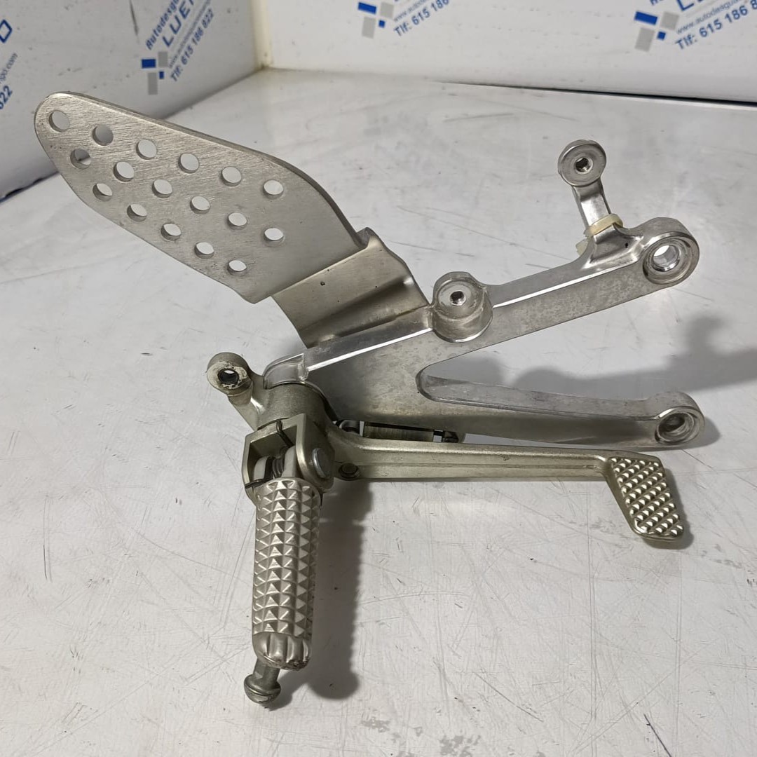 Estribera derecha Yamaha R1 2002