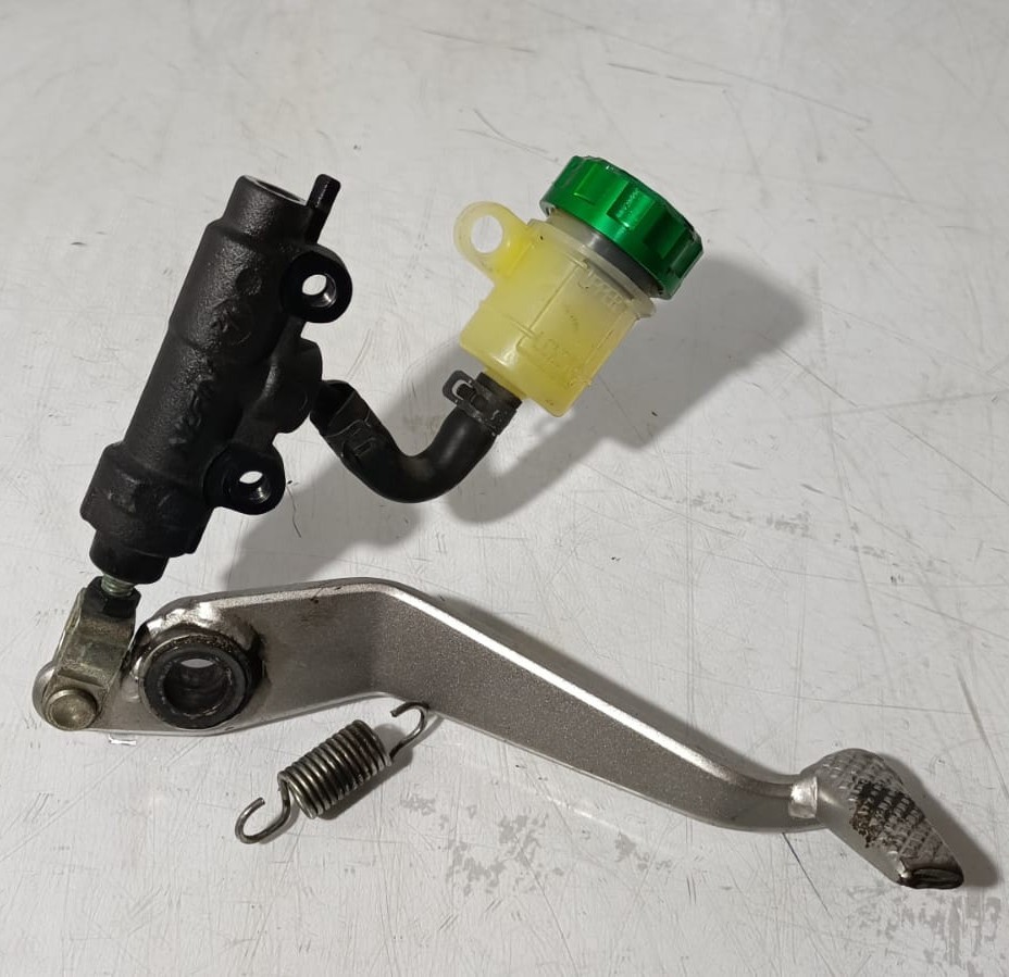 Bomba de freno trasera y pedal Kawasaki Z800 2016