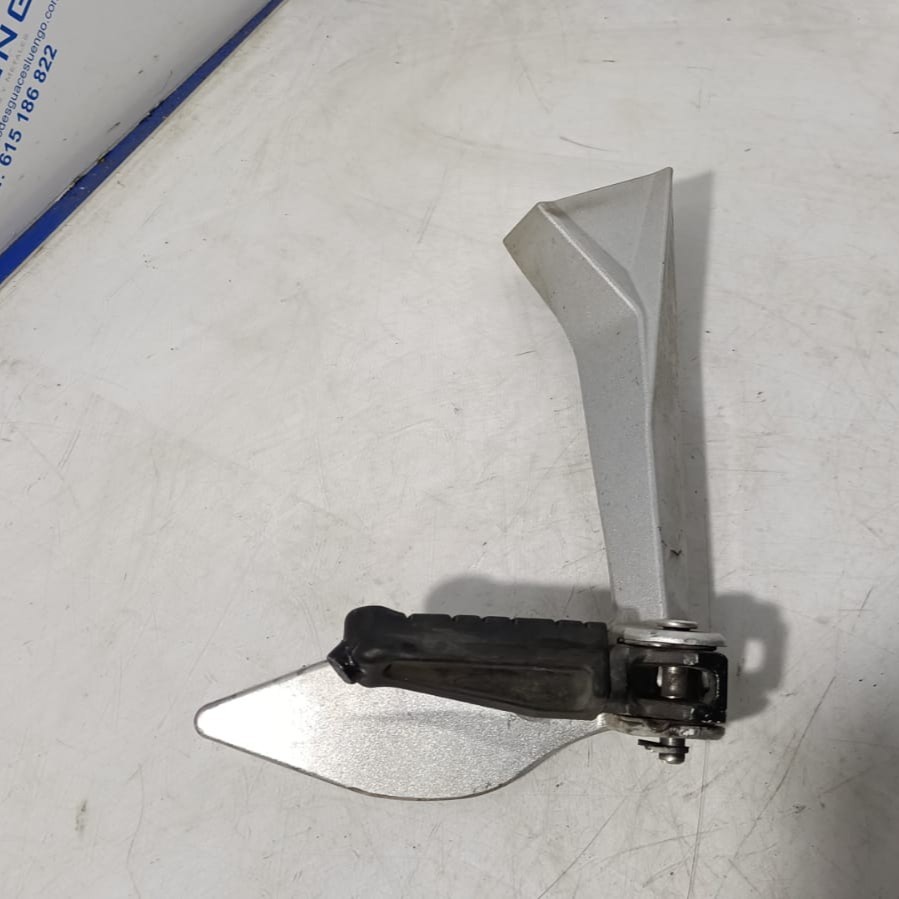 Estribera de pasajero lado derecho KTM 390 Duke 2014