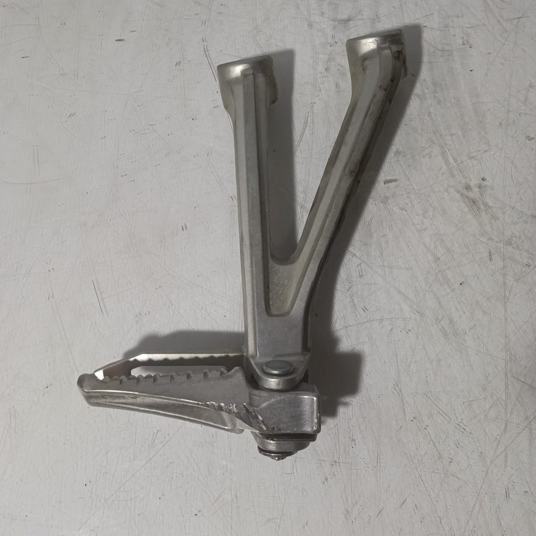 Estribera de pasajero lado derecho Honda CBR 650 RA 2022