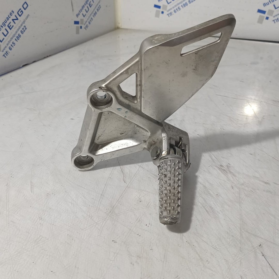 Estribera izquierda Honda CBR 650 RA 2022