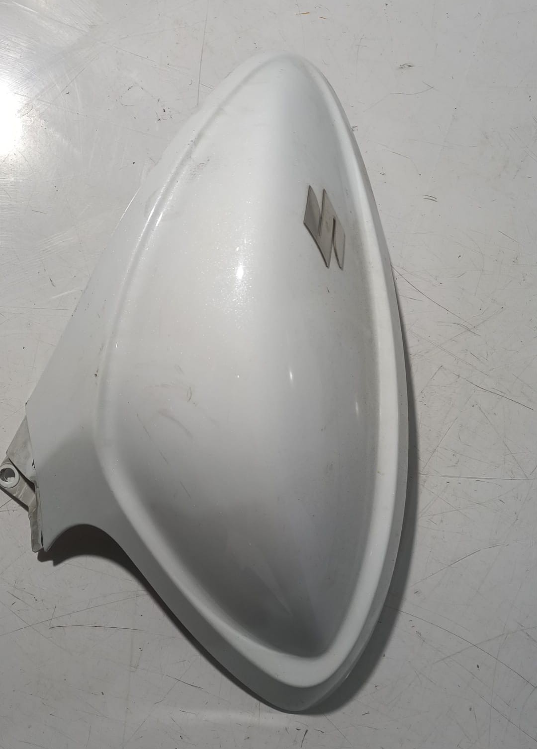 Tapa de depósito lado izquierdo Suzuki Gladius 650 2012
