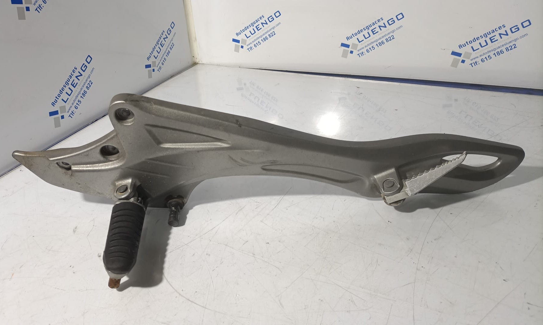 Tapa lateral derecha Suzuki Gladius 650 2012
