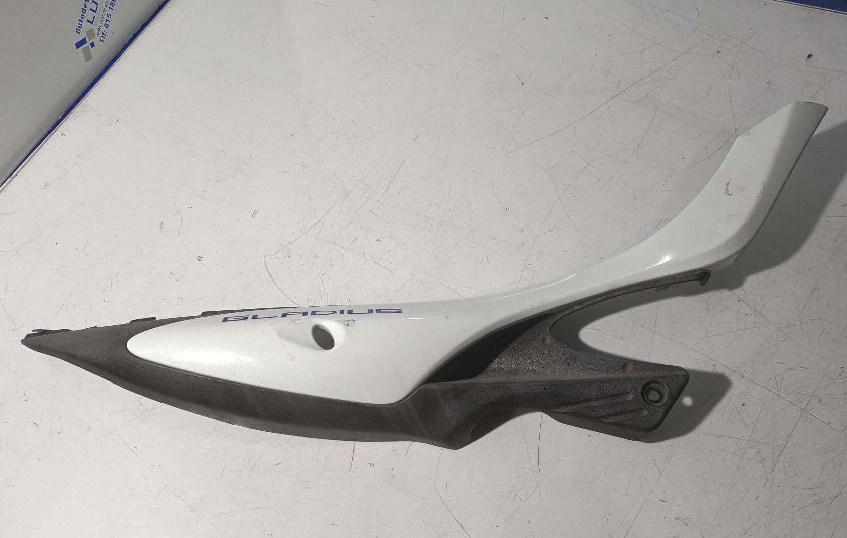 Tapa lateral derecha Suzuki Gladius 650 2012