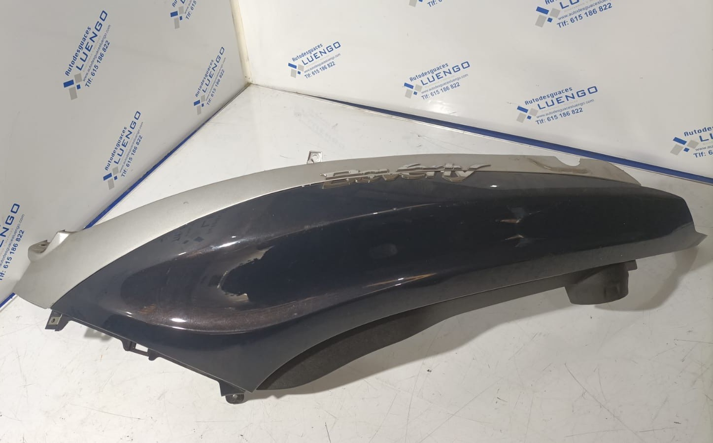 Tapa de lateral lado izquierdo Piaggio Beverly 300 2021