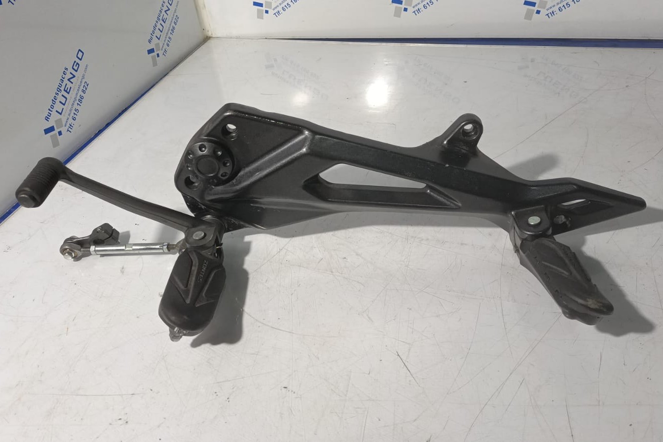 Soporte de estribera lado izquierdo completo Zontes ZTZ 125 2023