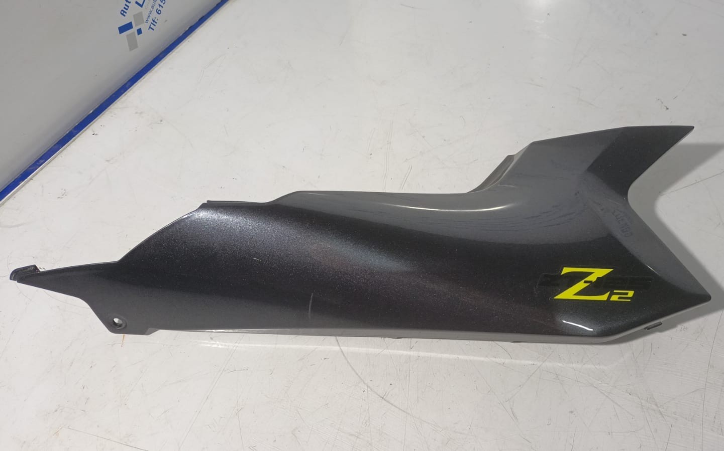 Tapa bajo asiento lado derecho Zontes ZTZ 125 2023