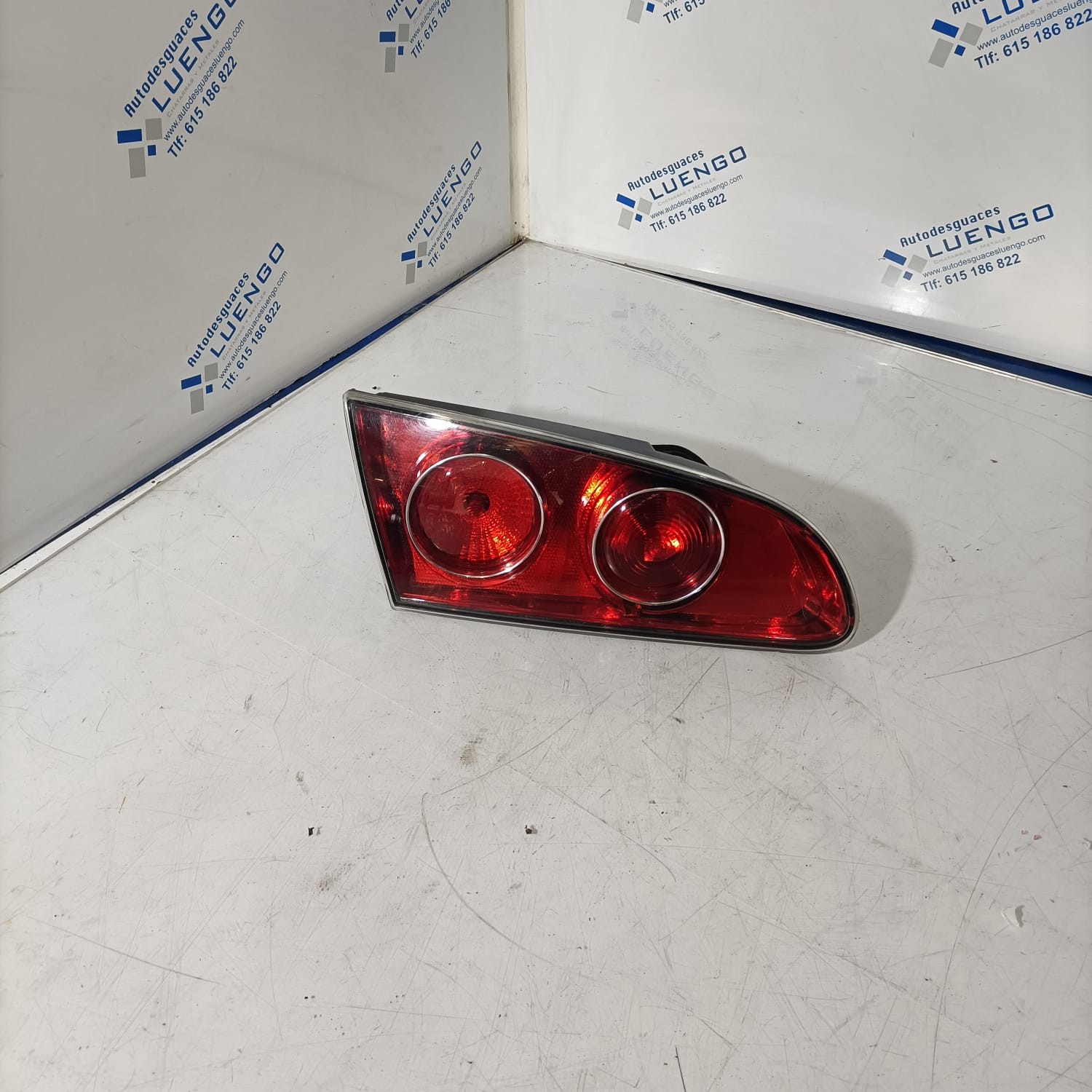 Piloto trasero izquierdo centro Seat Ibiza 6L 2003