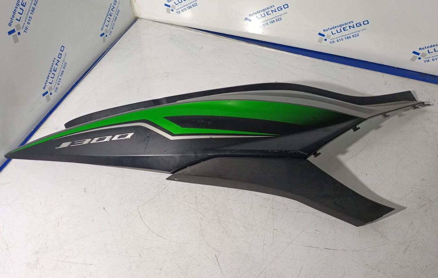 Lateral trasero derecho Kawasaki J300 2019