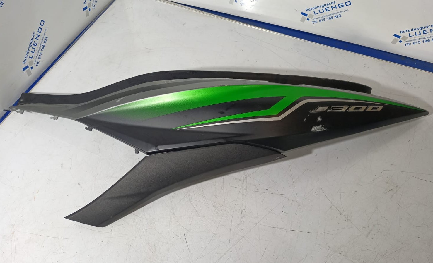Lateral trasero izquierdo Kawasaki J300 2019