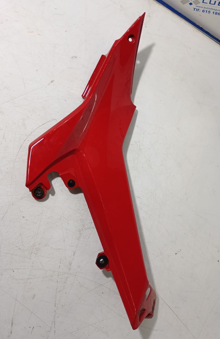 Lateral derecho de depósito Kawasaki Ninja 650 2024