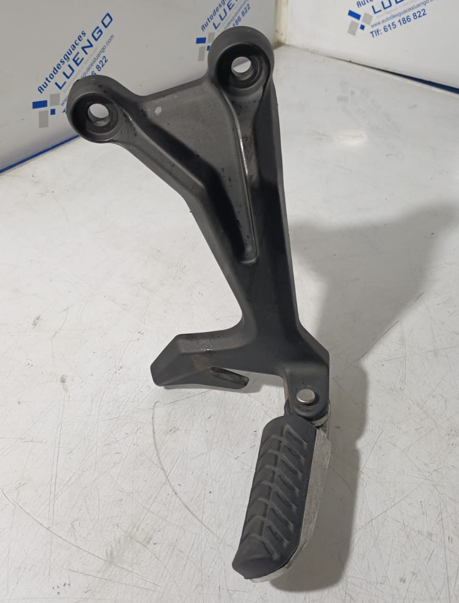 Estribera de pasajero lado derecho Kawasaki Ninja 650 2024