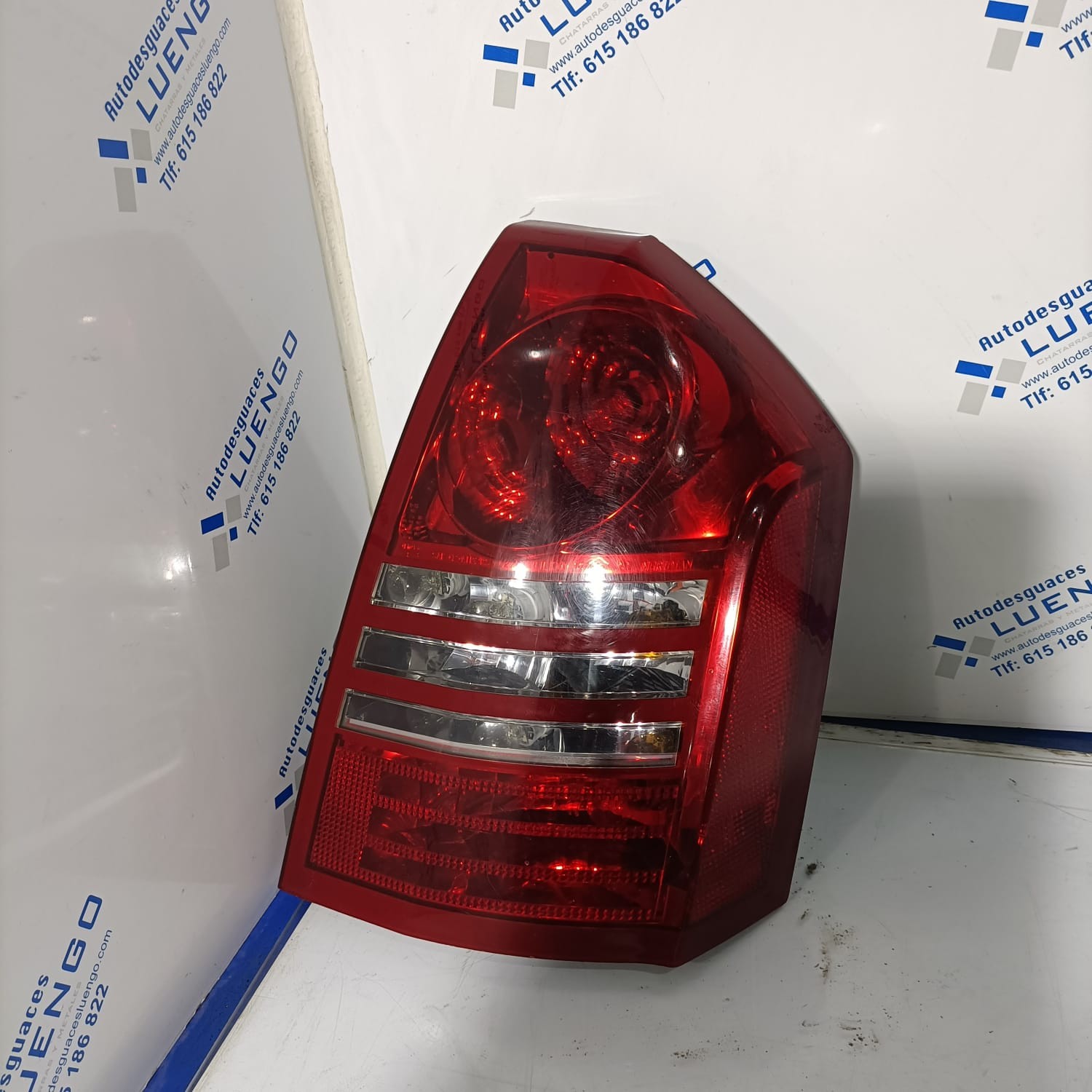 Piloto trasero derecho Chrysler 300 2004