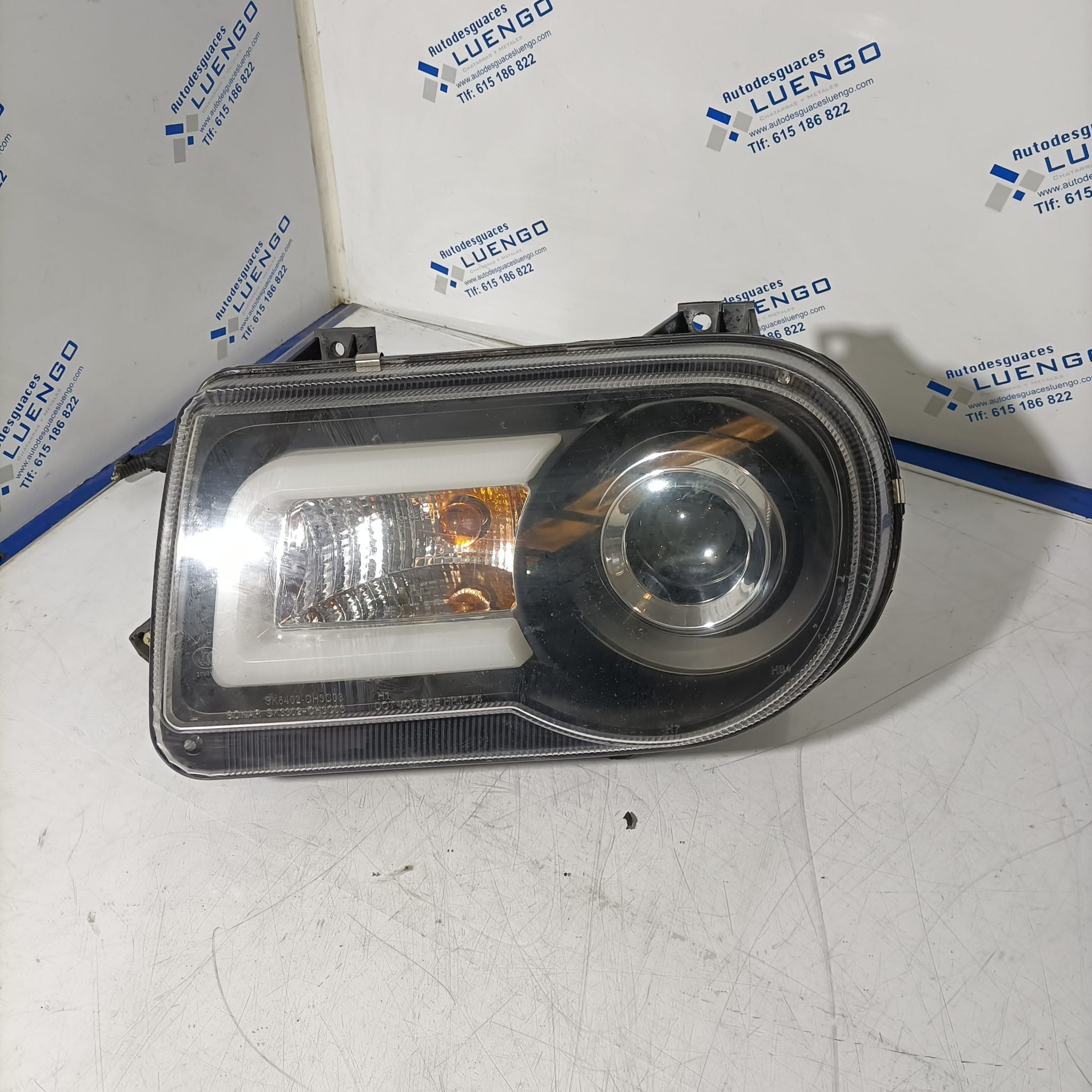 Faro delantero izquierdo Chrysler 300 2004