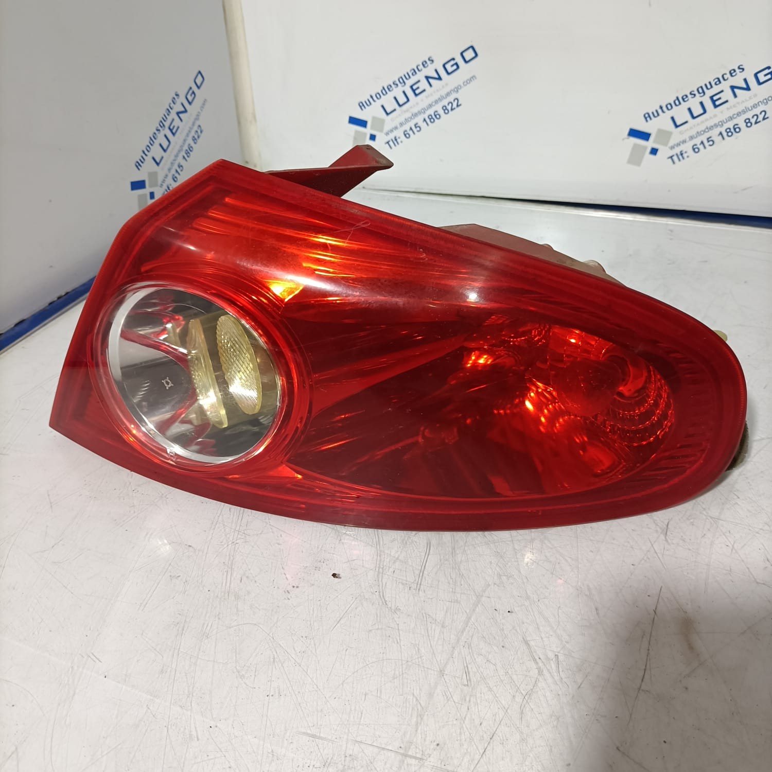 Piloto trasero izquierdo centro Daewoo Lacetti 2004