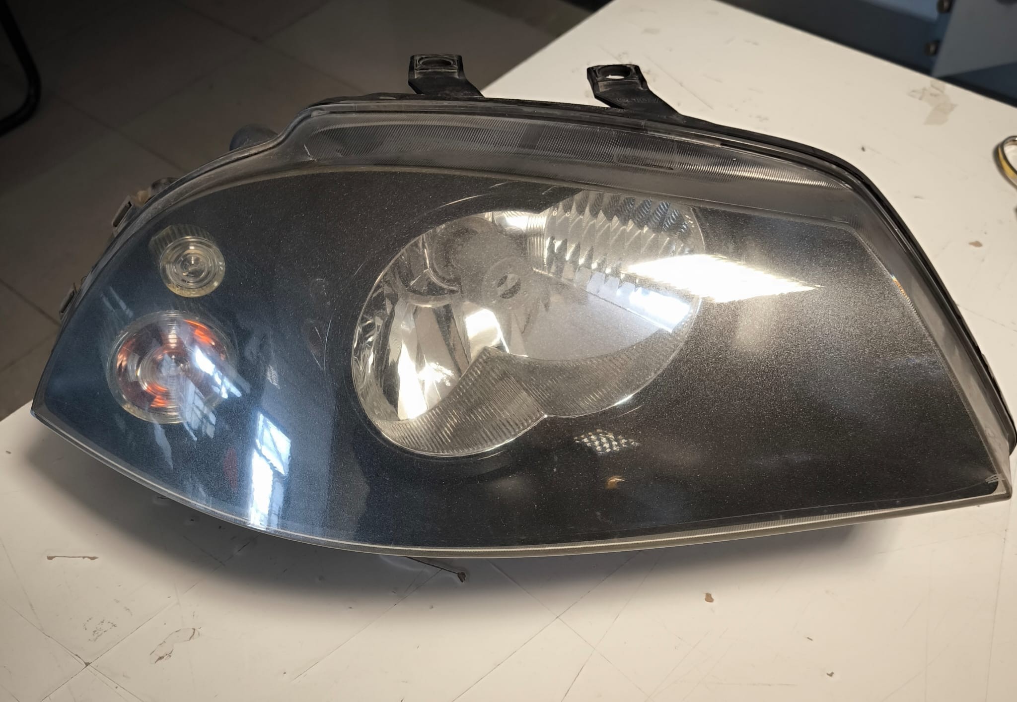 Faro delantero derecho Seat Ibiza 6L 2003