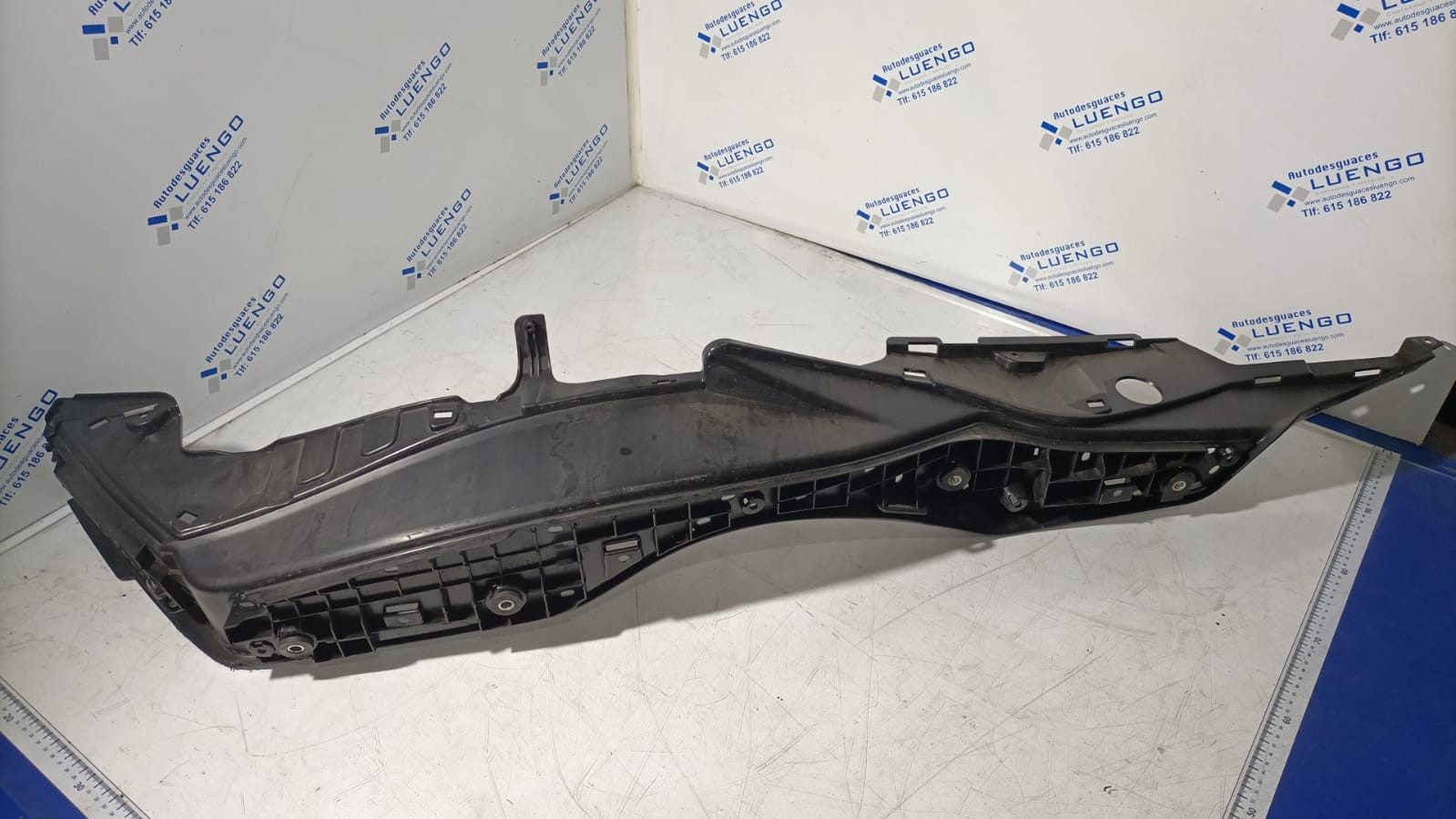 Suelo posapies lado derecho Suzuki Burgman 400 2008