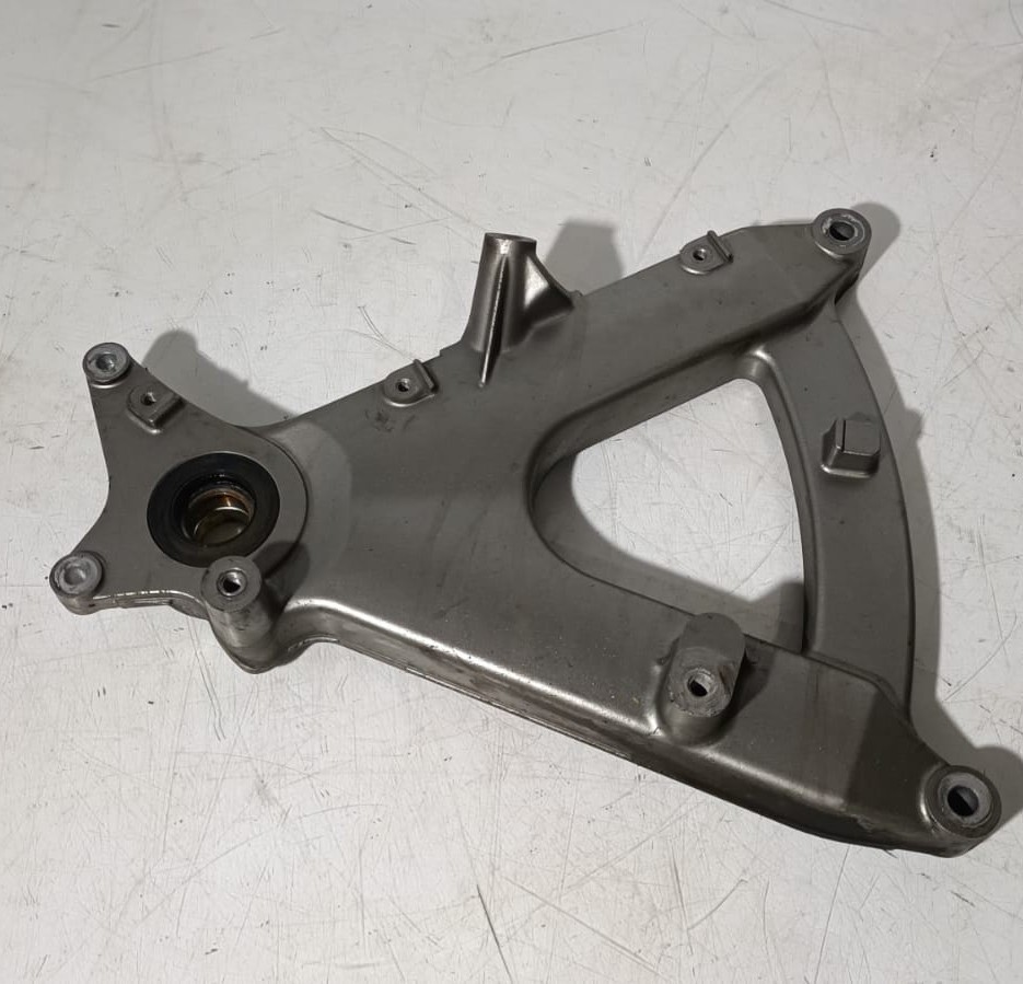 Triángulo soporte de escape Suzuki Burgman 400 2008