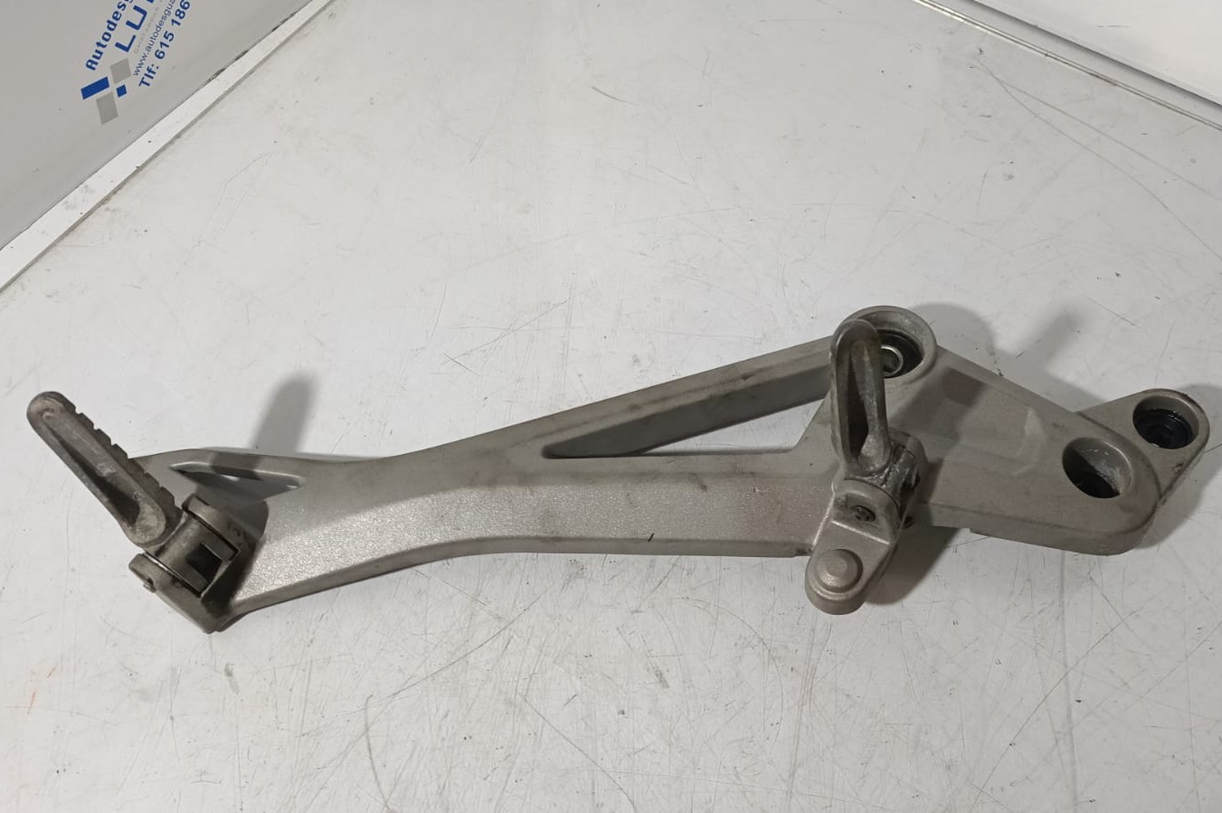 Soporte de estribera lado derecho Ducati Monster 696 2009