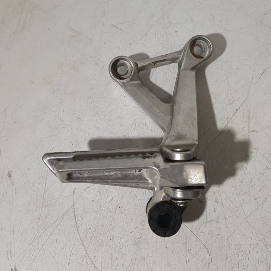 Estribera de pasajero lado derecho Honda CBR 500 R 2021