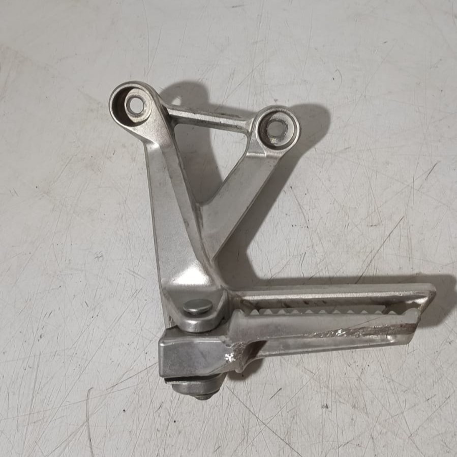 Estribera de pasajero lado izquierdo Honda CBR 500 R 2021
