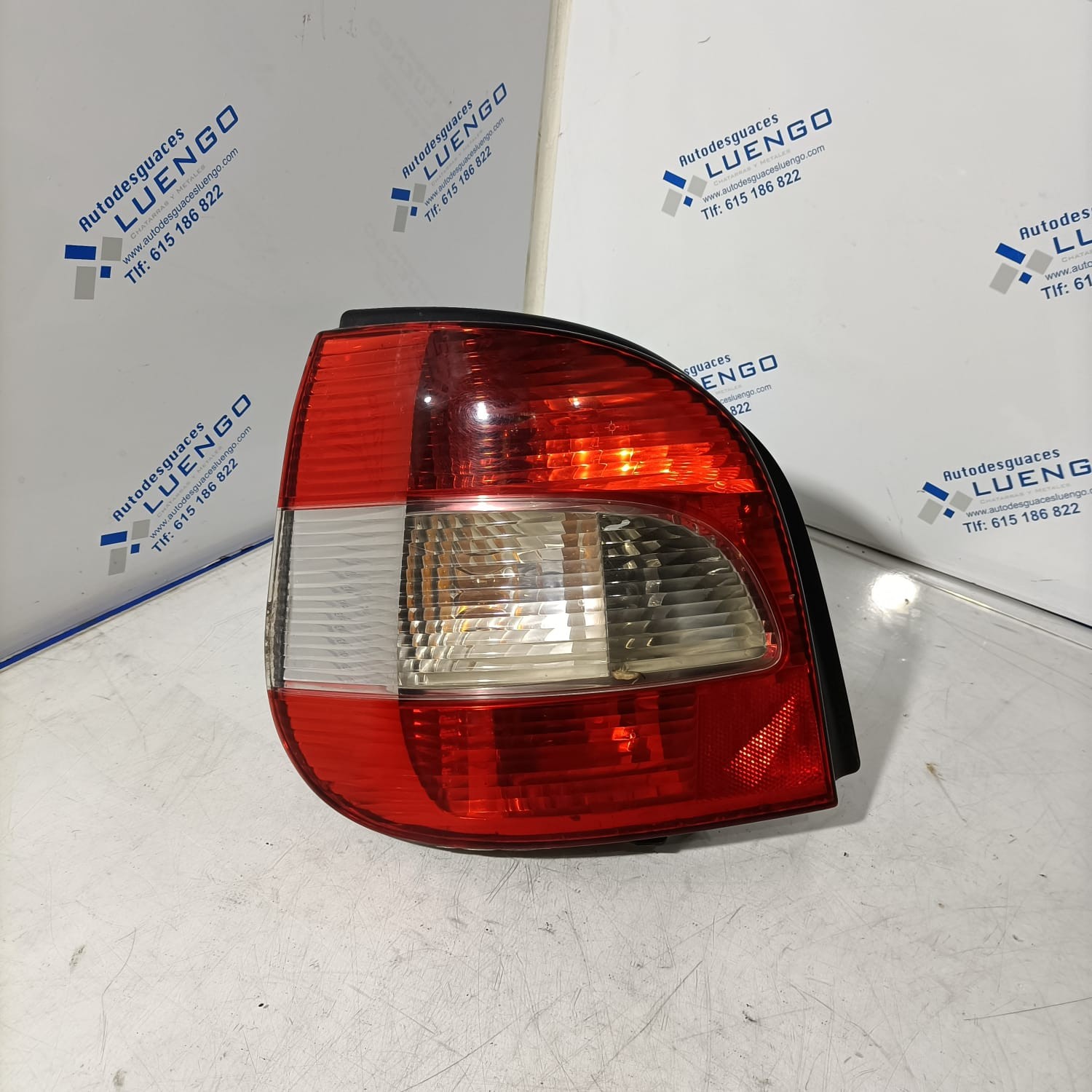 Piloto trasero izquierdo Renault Scenic 2000