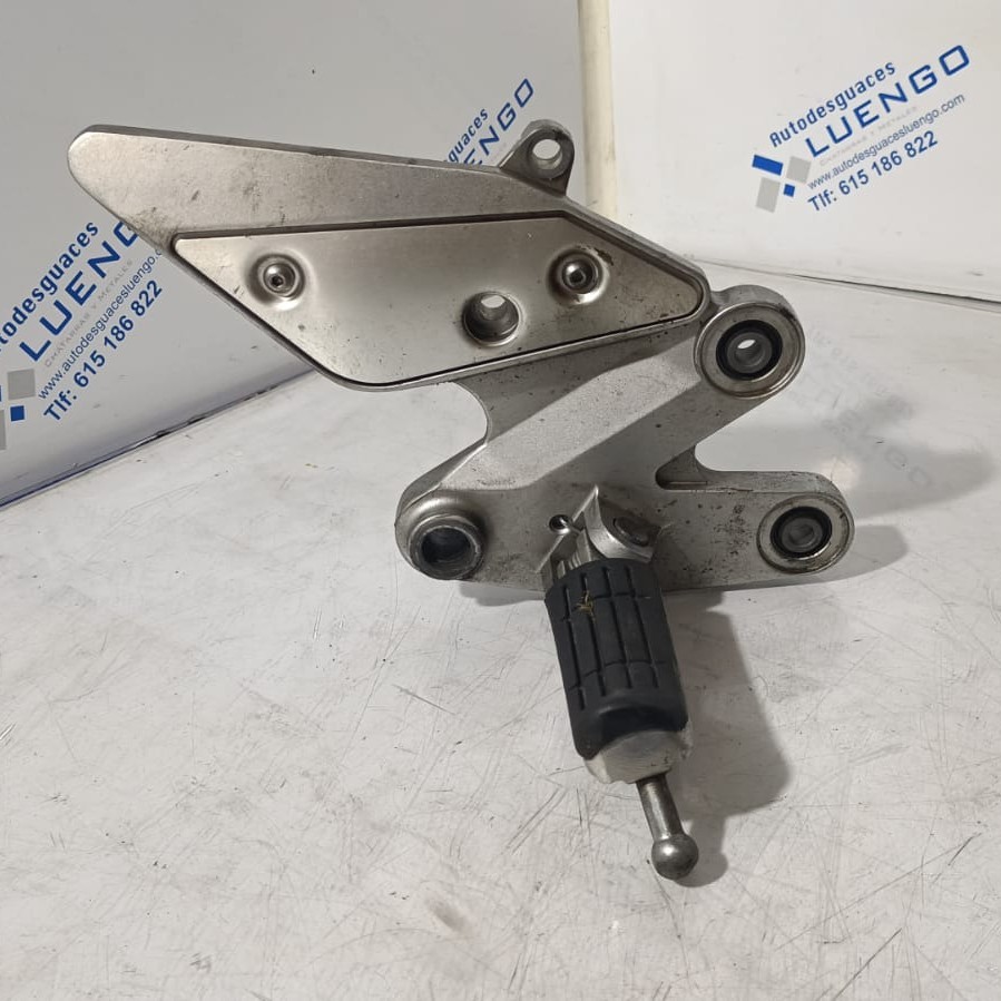 Estribera derecha Yamaha Fazer S2 2007