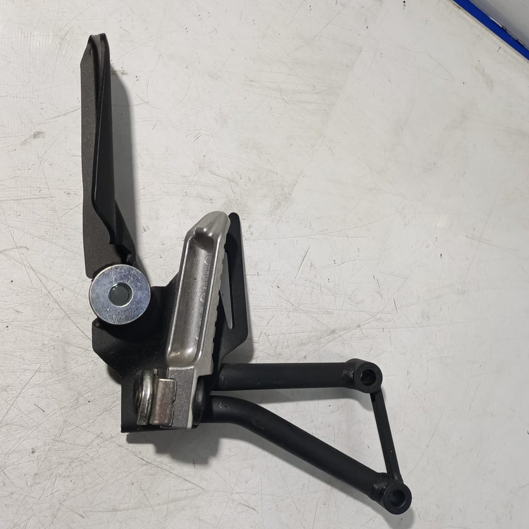 Estribera de pasajero lado derecho Kawasaki Ninja 125 2021
