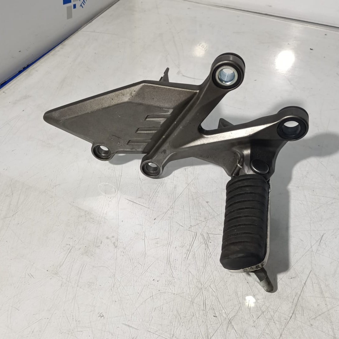 Estribera derecha Kawasaki Ninja 125 2021