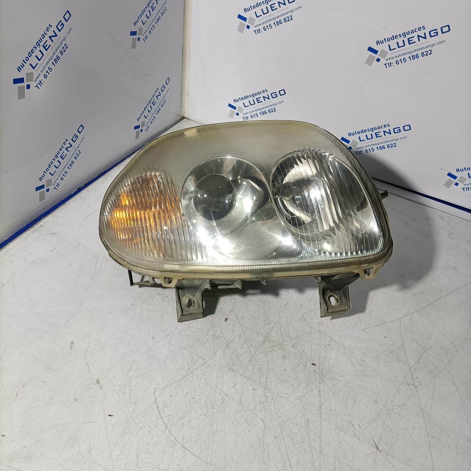 Faro delantero derecho Renault Clio 2000