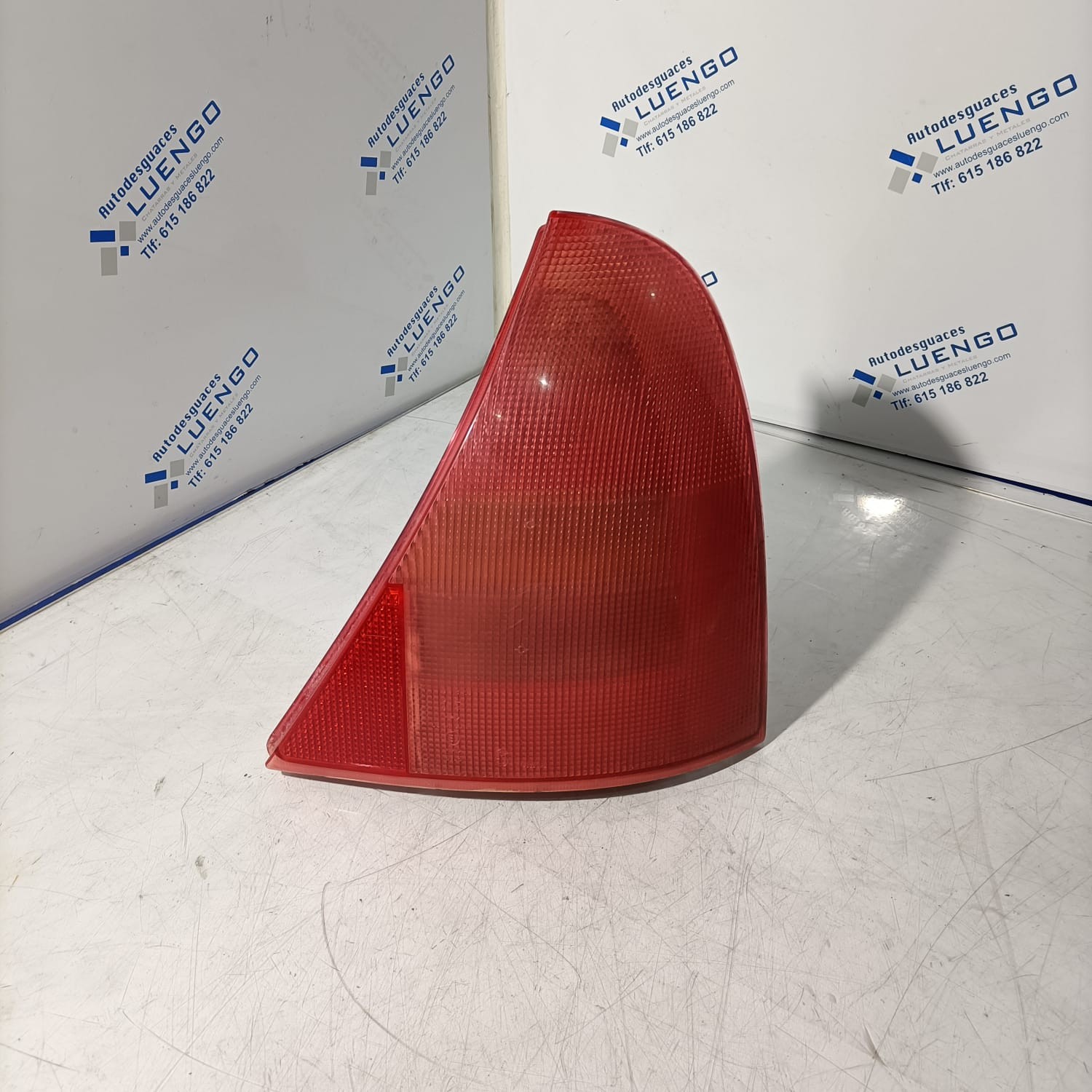 Piloto trasero derecho Renault Clio 2000