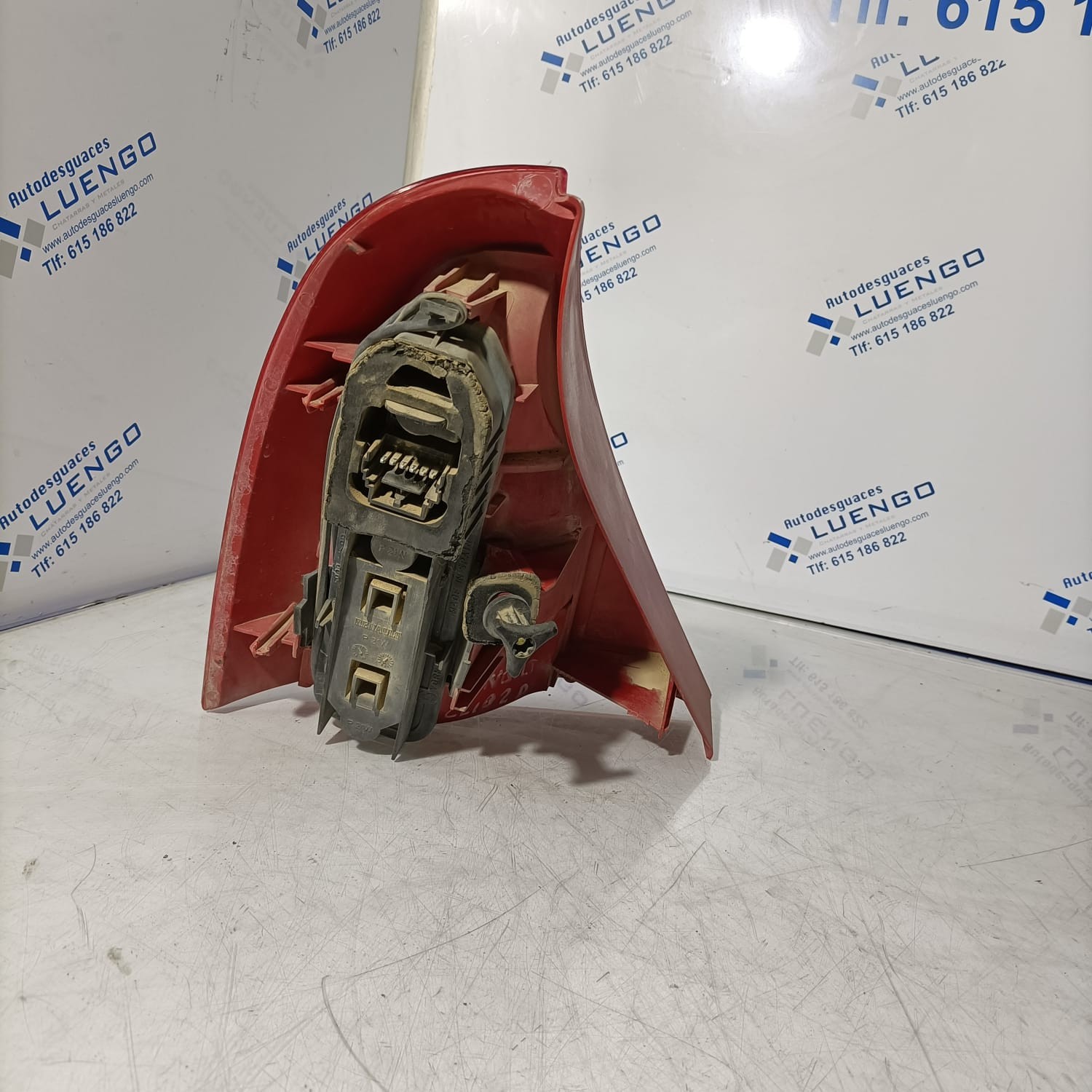 Piloto trasero derecho Renault Clio 2000