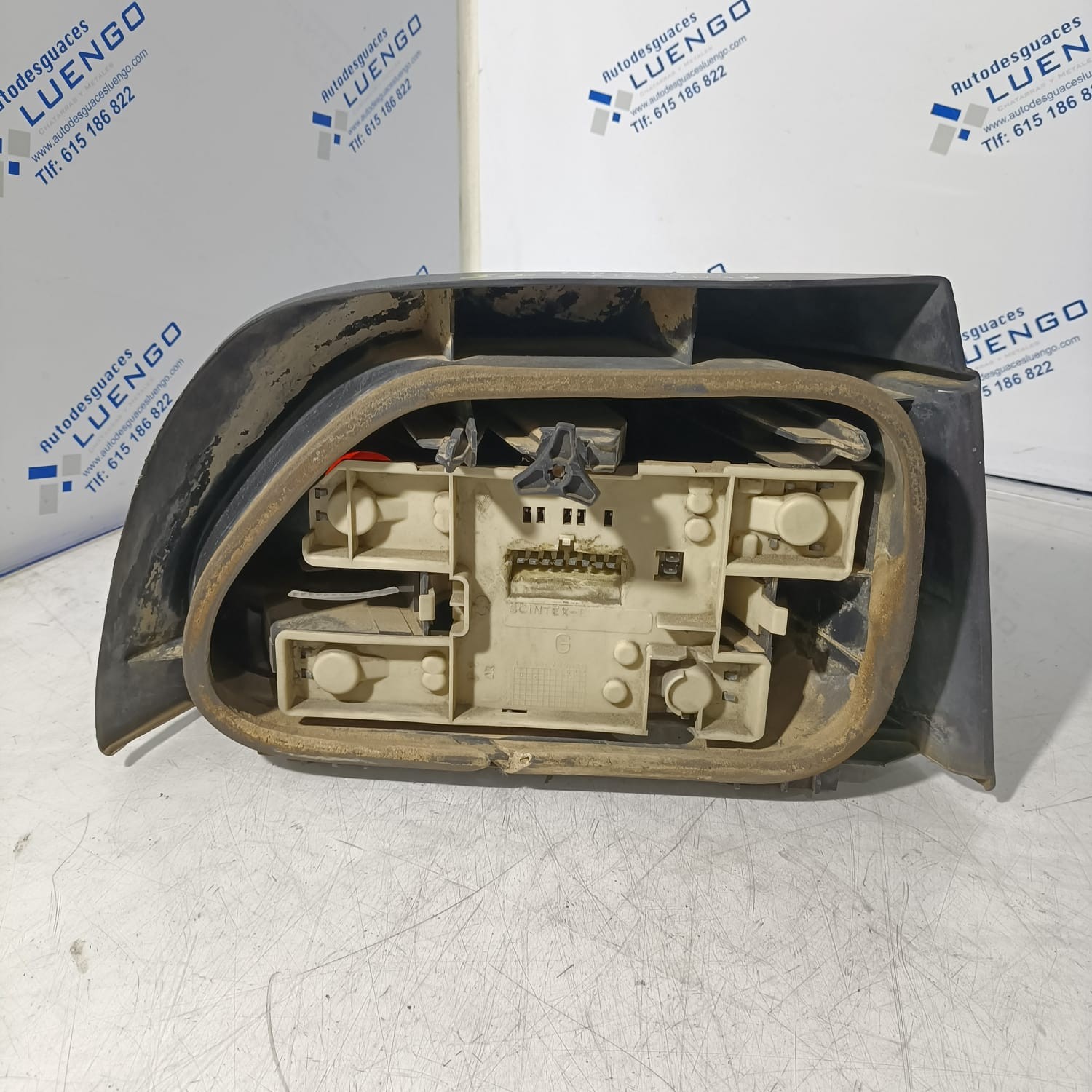Piloto trasero izquierdo Renault Clio 1994