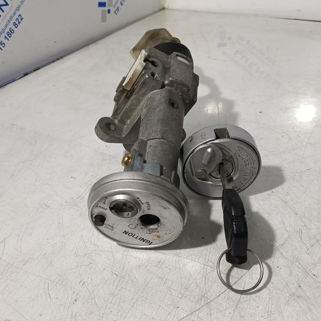 Clausor y tapón de gasolina Sym Joymax 300 2014