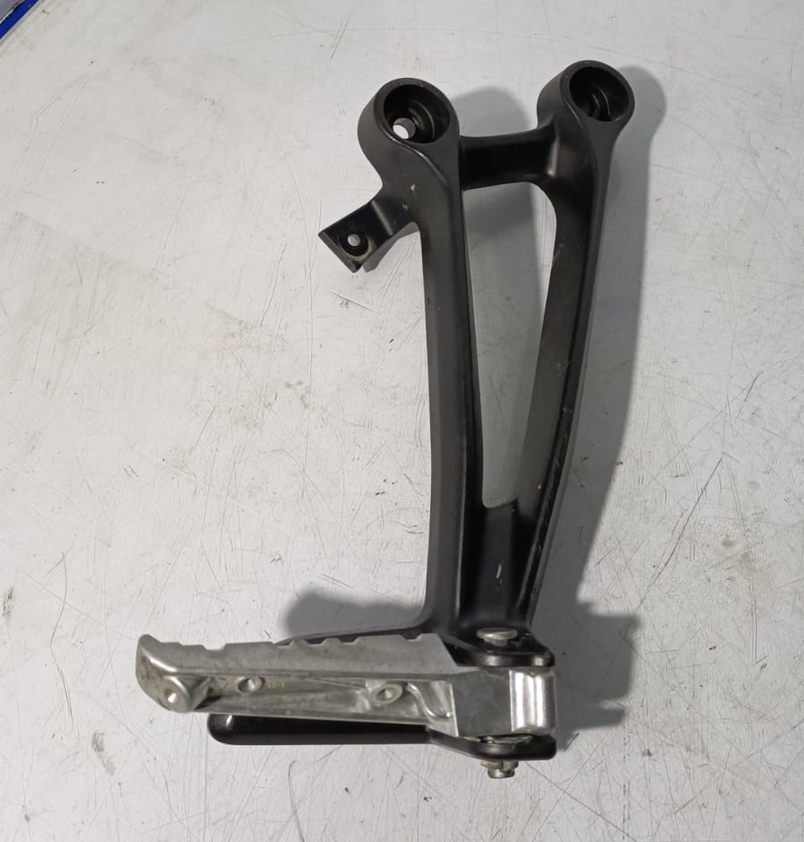 Estribera de pasajero lado derecho Yamaha MT 07 2017
