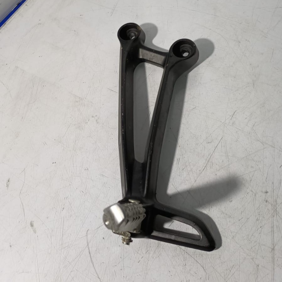 Estribera de pasajero lado izquierdo Yamaha MT 07 2017