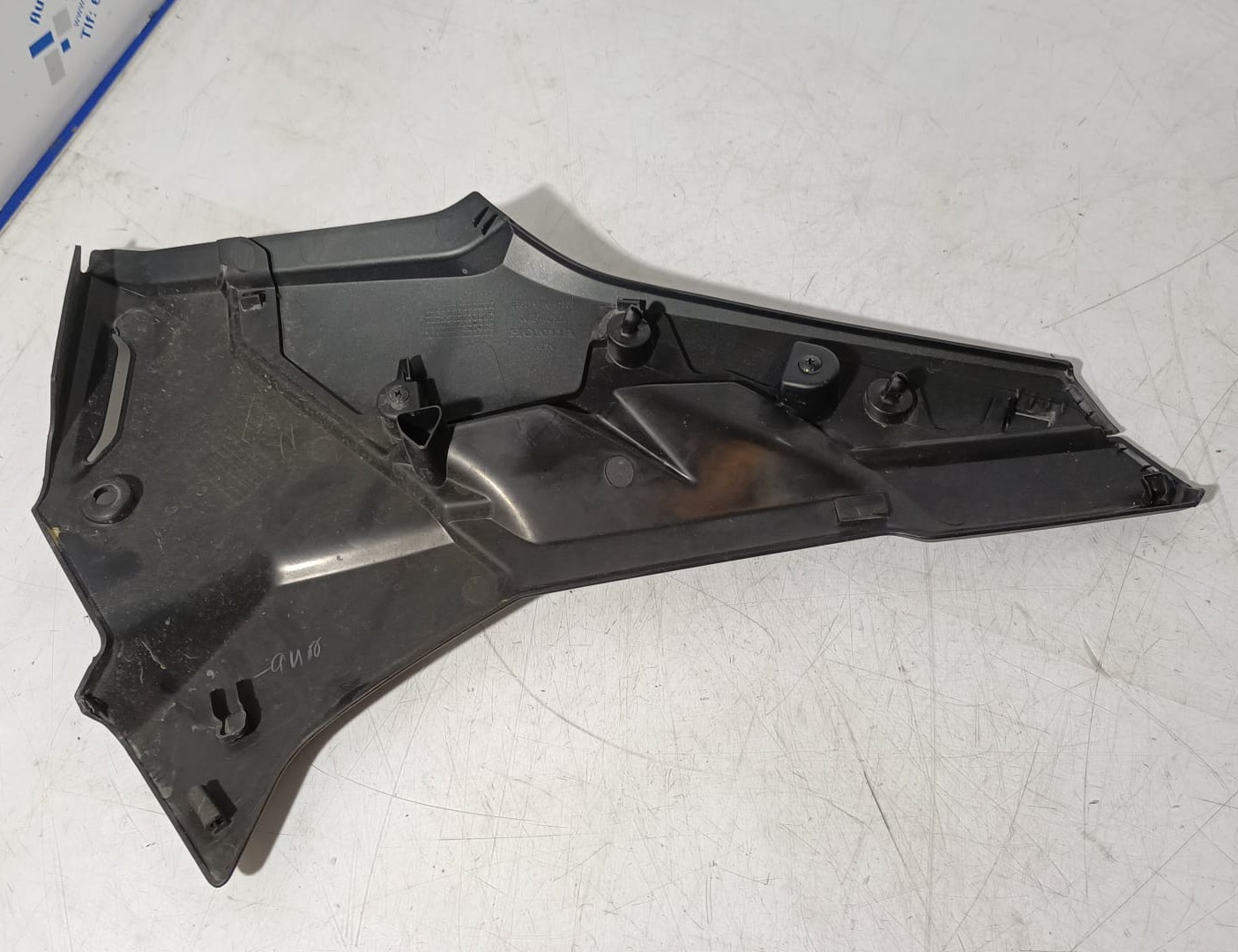 Lateral izquierdo bajo asiento Honda CB 500X 2022