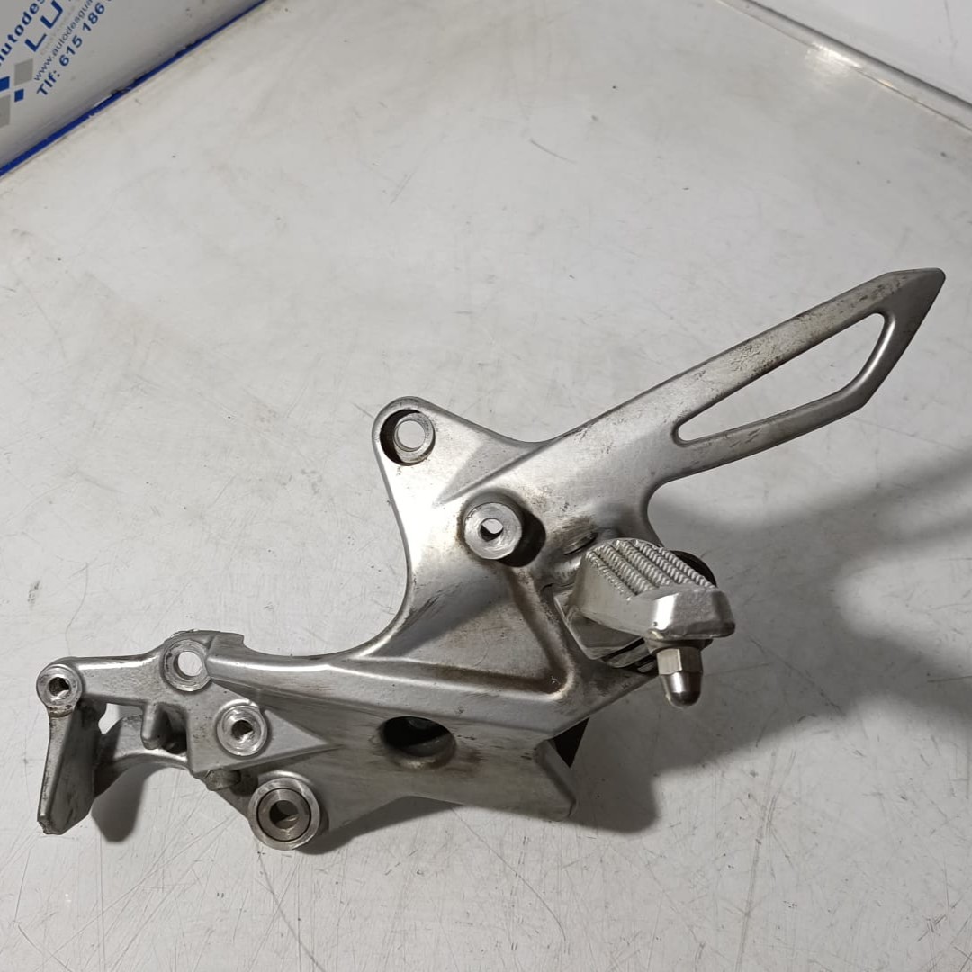 Estribera izquierda BMW F800R 2010