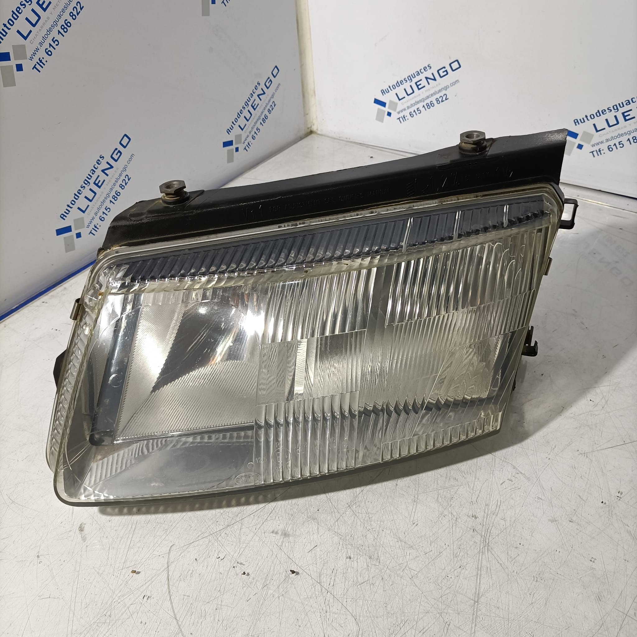 Faro delantero izquierdo Volkswagen Passat 1999