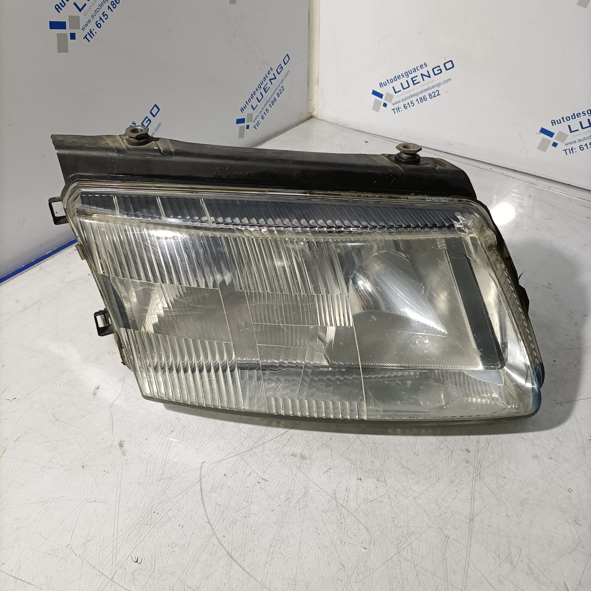 Faro delantero derecho Volkswagen Passat 1999