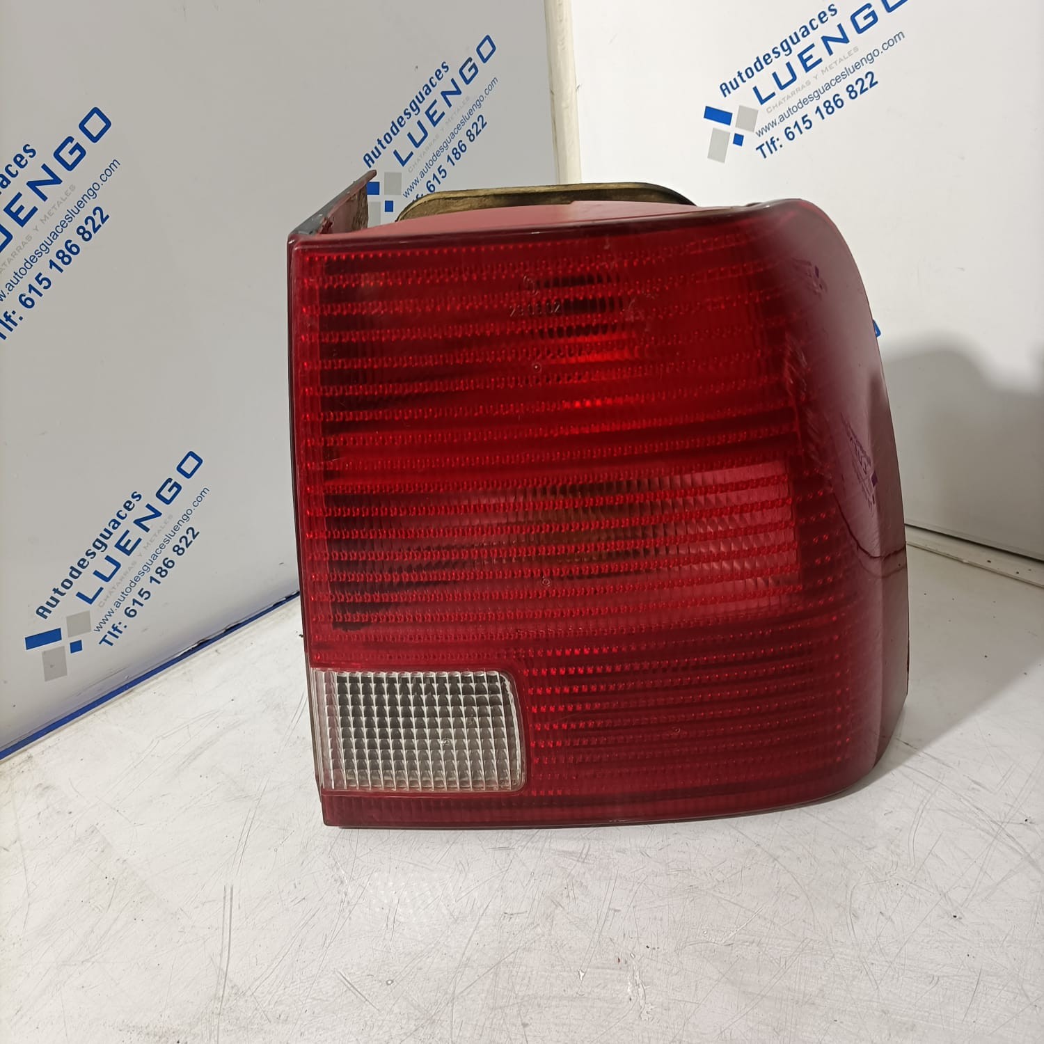 Piloto trasero derecho Volkswagen Passat 1999