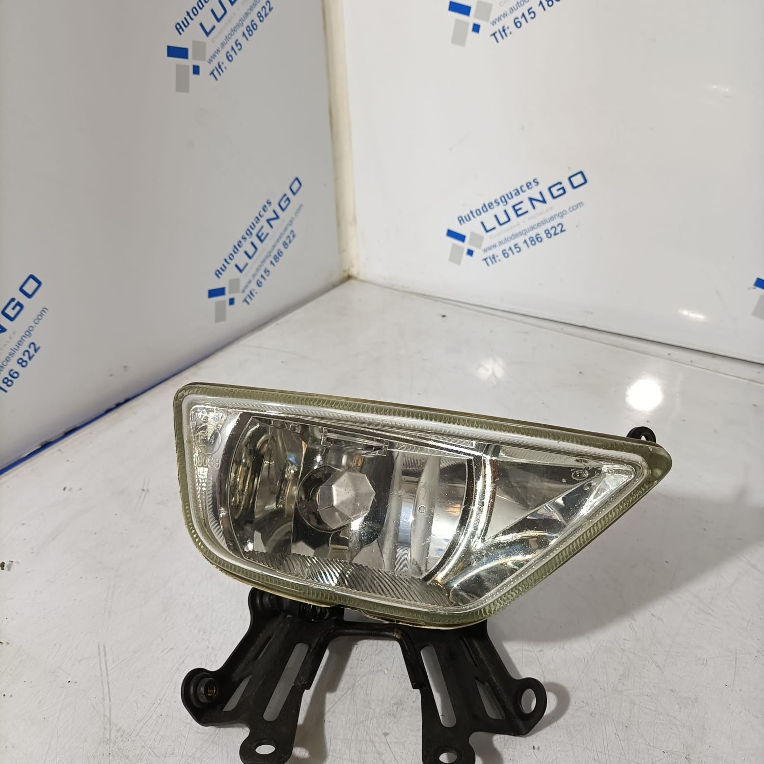 Faro delantero izquierdo antiniebla Ford Focus 2005