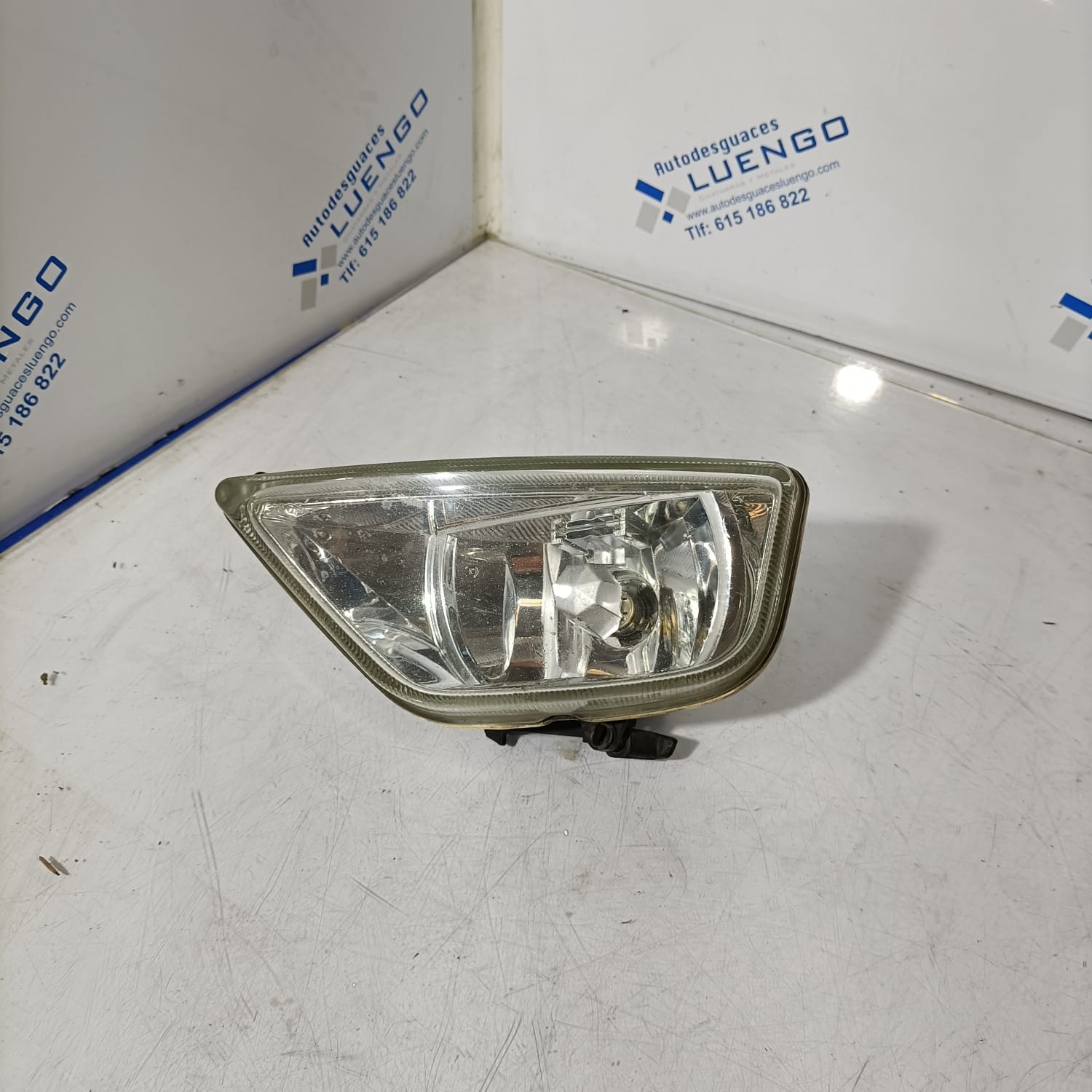Faro delantero derecho antiniebla Ford Focus 2005