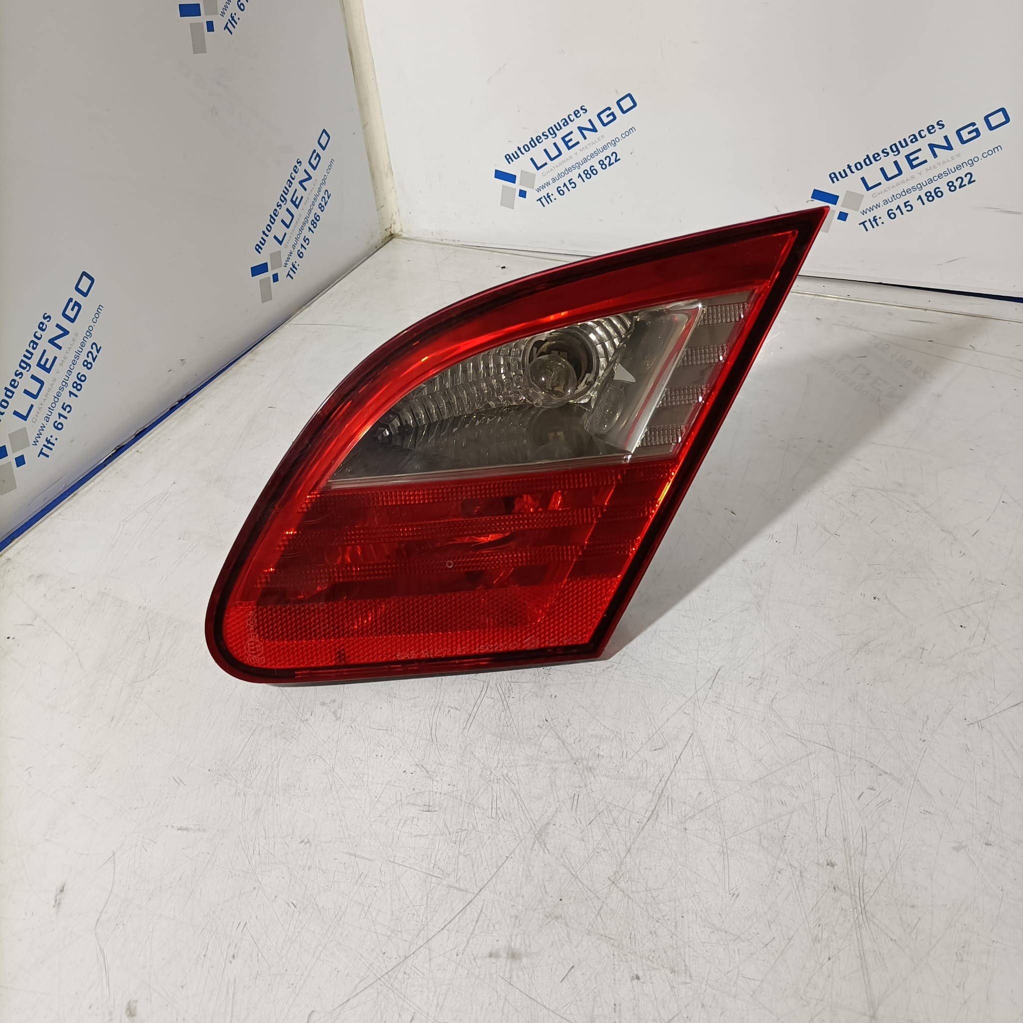 Piloto trasero derecho central Chrysler Sebring 2007