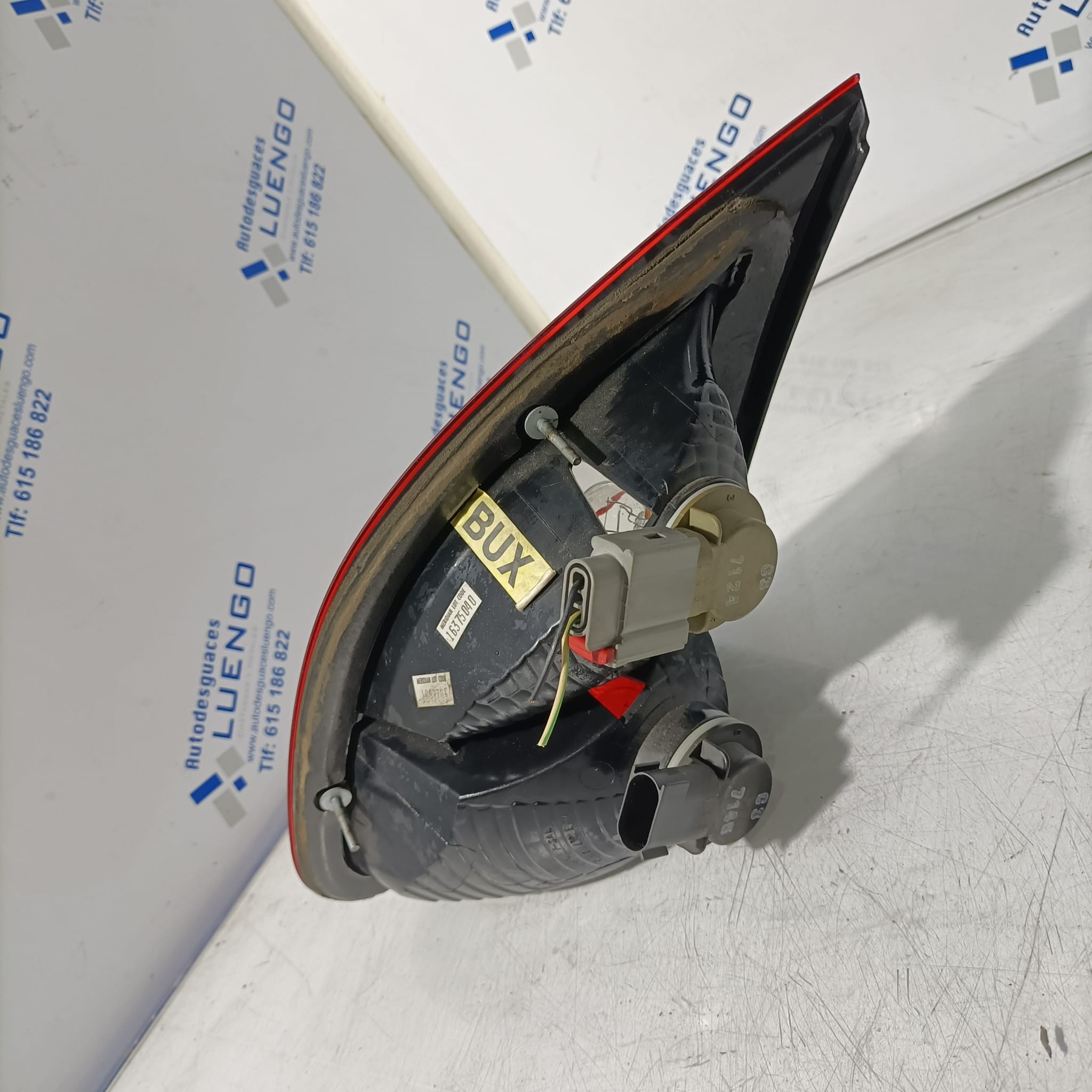 Piloto trasero izquierdo central Chrysler Sebring 2007