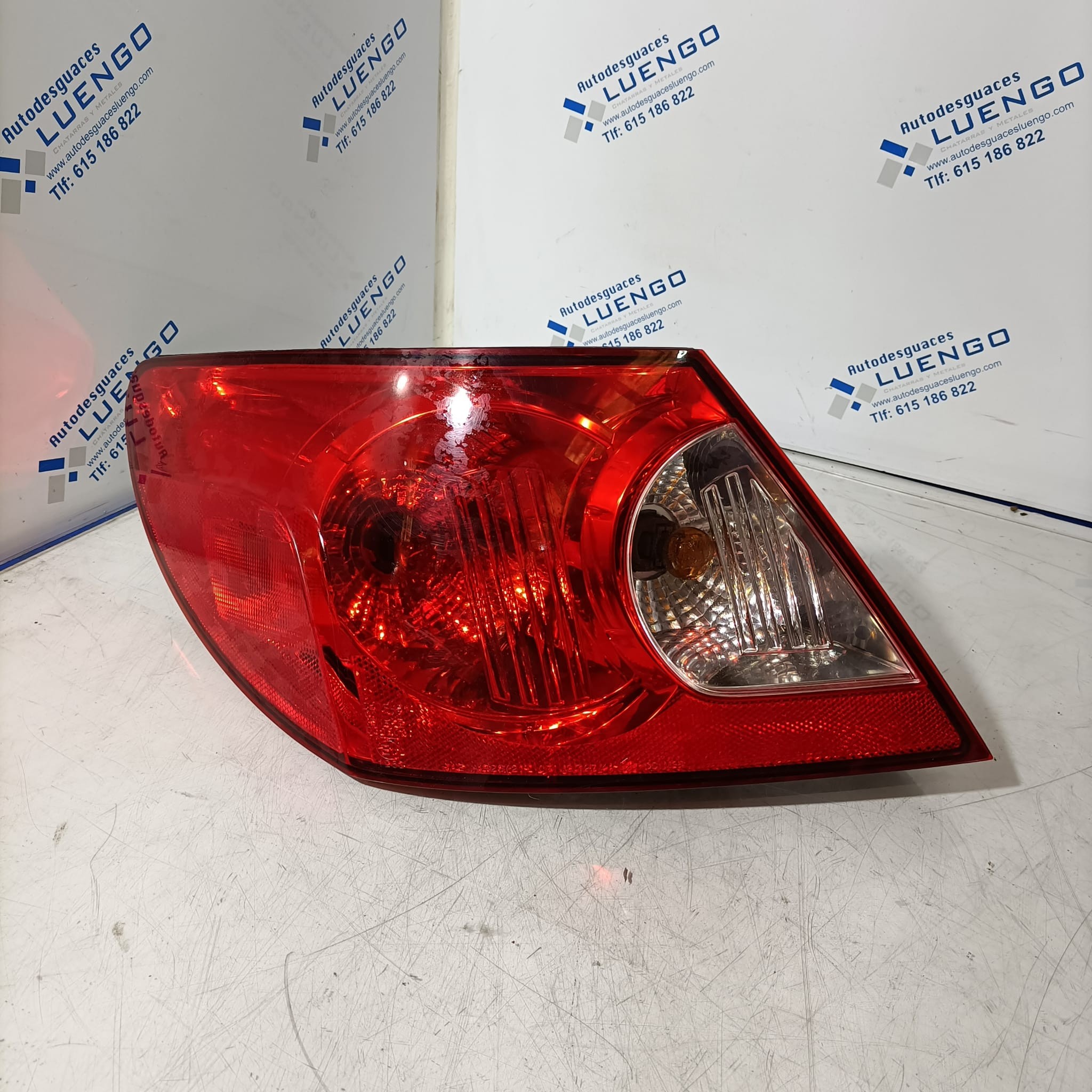 Piloto trasero izquierdo Chrysler Sebring 2007