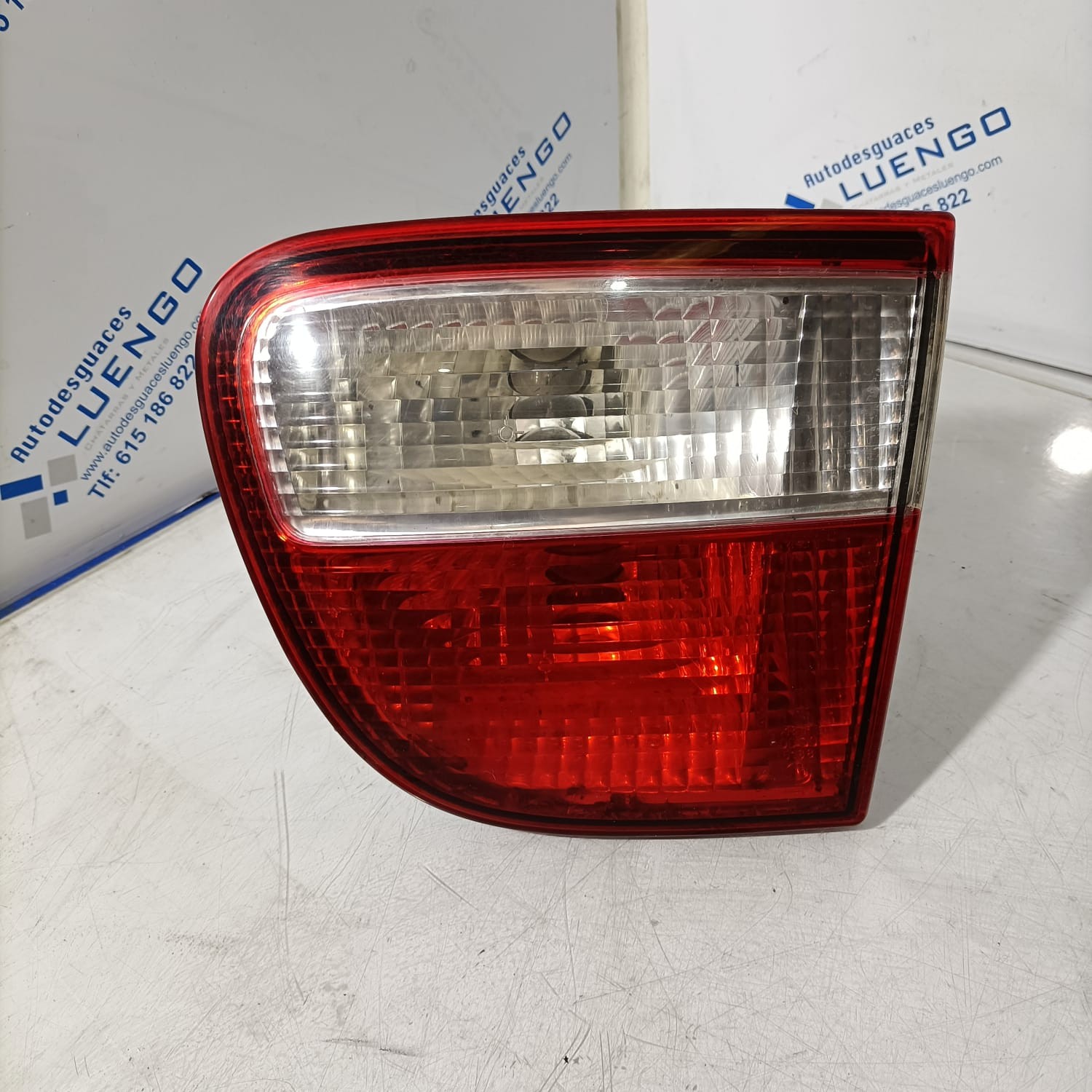 Piloto trasero derecho central Seat Leon 2004