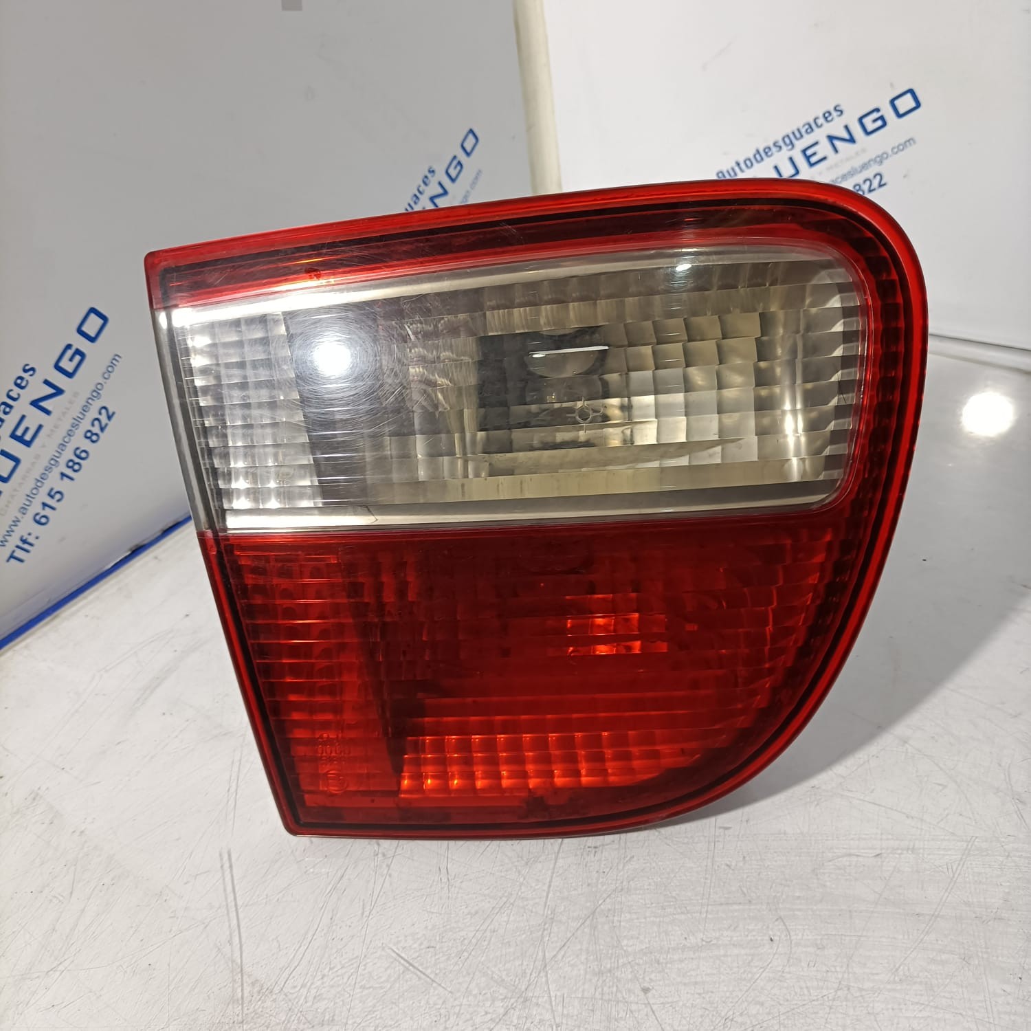 Piloto trasero izquierdo central Seat Leon 2004