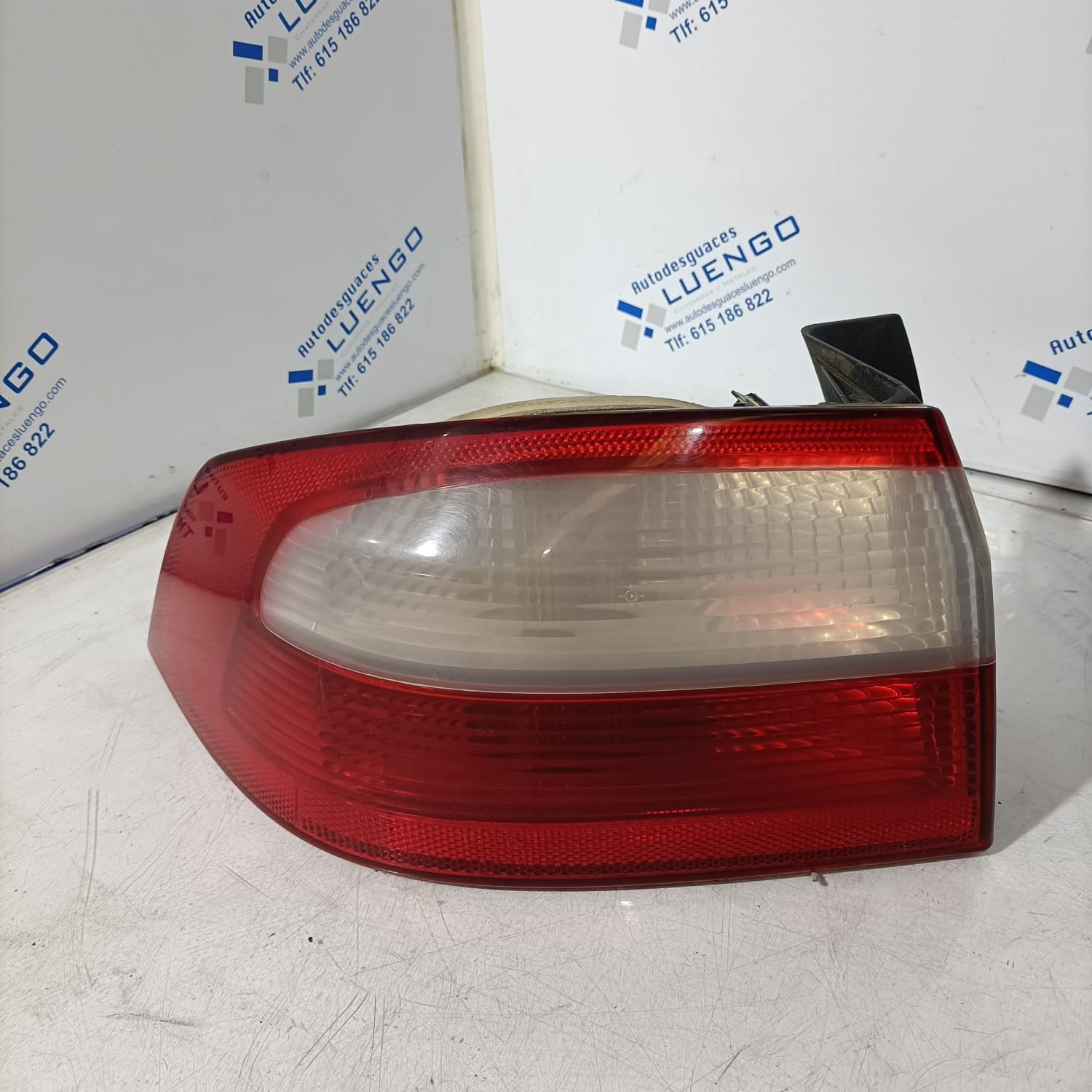 Piloto trasero izquierdo Renault Laguna 2002