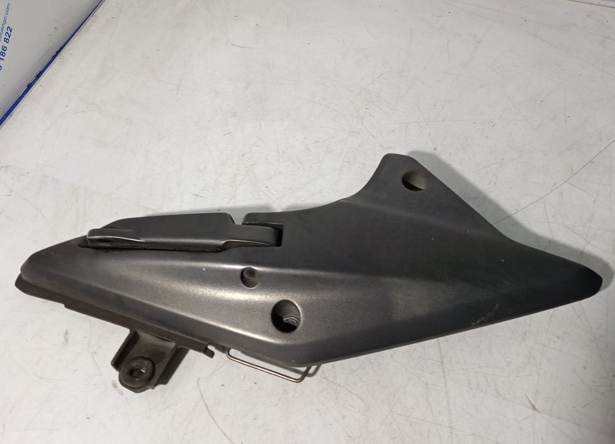 Posapies de pasajero lado derecho Honda Silver Wing 400 2009